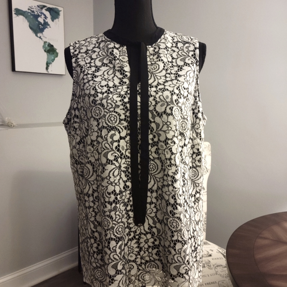 ADRIANNA PAPELL black SLEEVELESS TOP W NECK TIE SZ M lace overlay